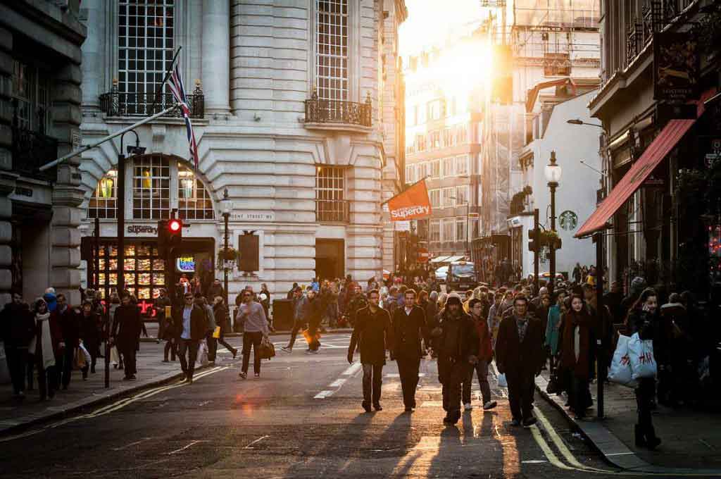 Consumer spending grows 3.9% in January  