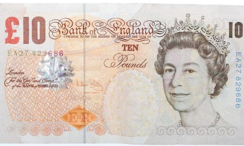 High street banks urged to continue taking in old £10 notes to ‘save’ retailers