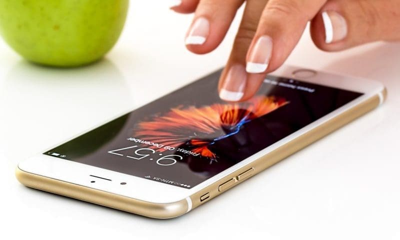 Shopping apps account for half of online sales in Europe