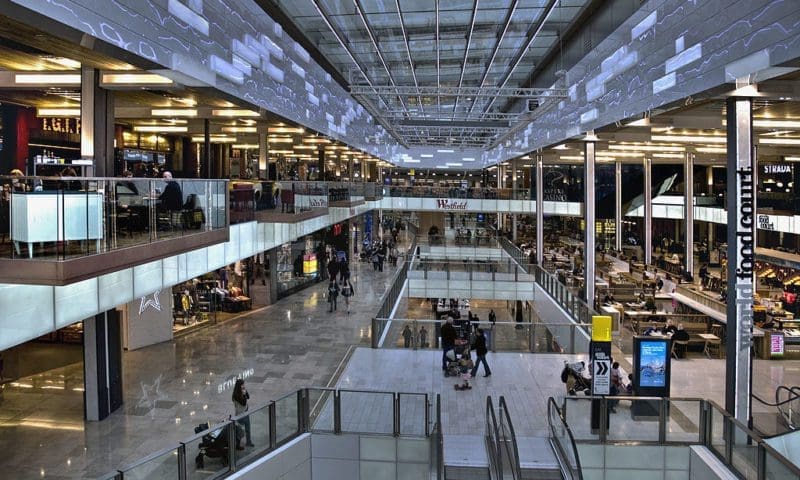 Retail footfall returns to high street