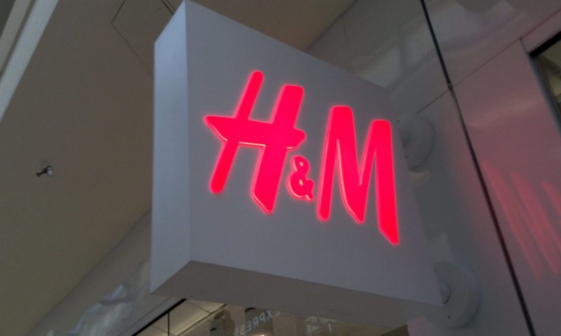 H&M profits plunge 22% prompting price cuts