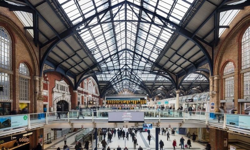 Household spending drops 0.9% in July
