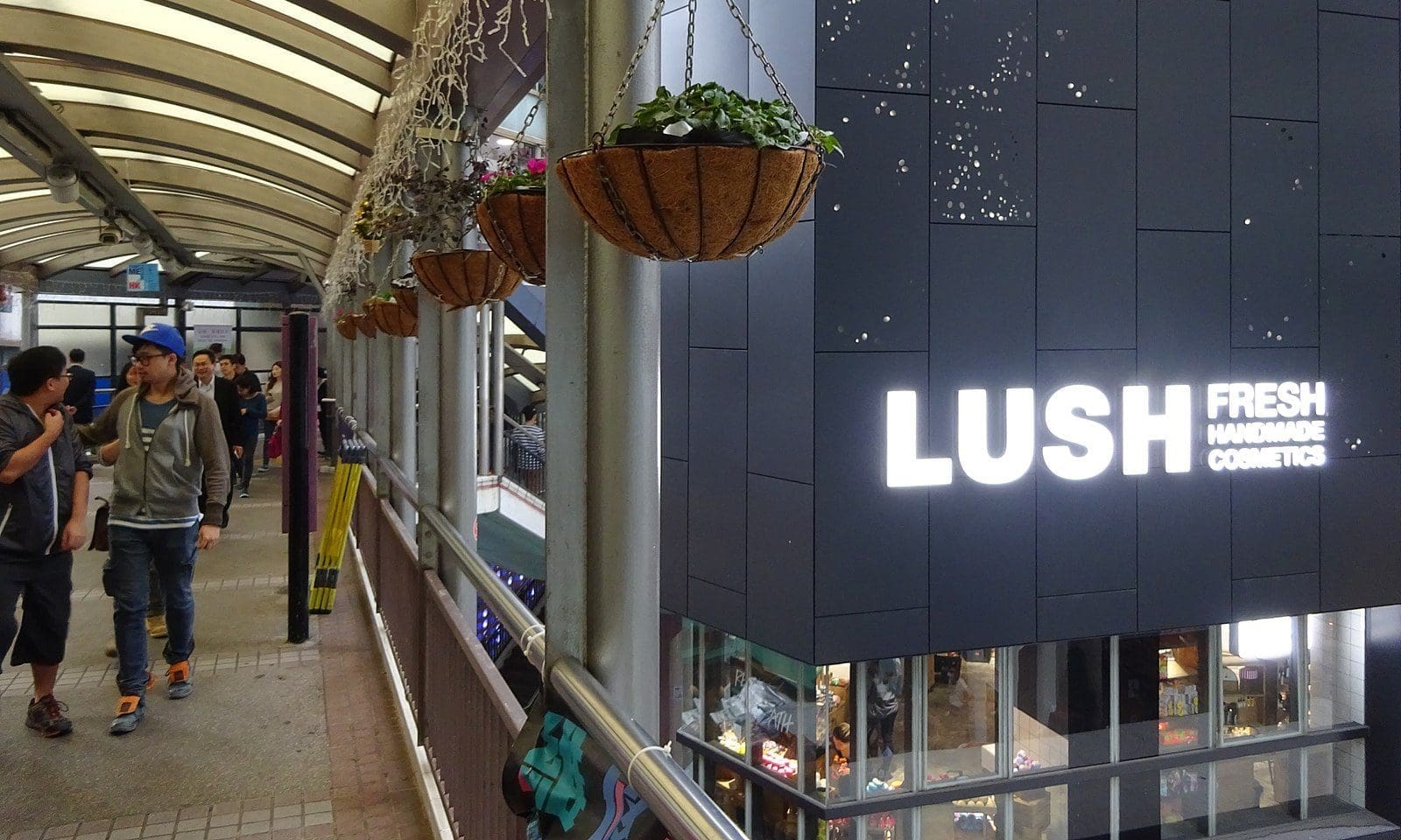 Lush suspends supplies to Russia