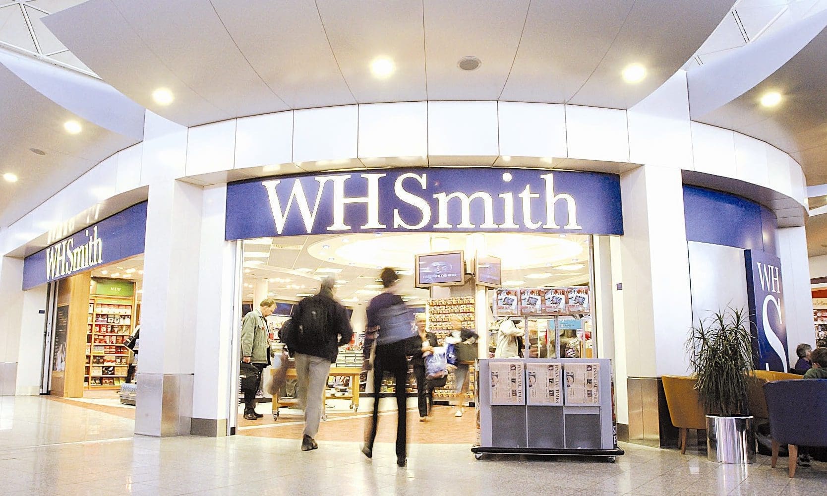 WH Smith seeks rent cuts