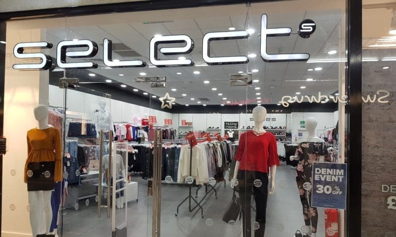 Select Fashion nears collapse, 35 stores to close