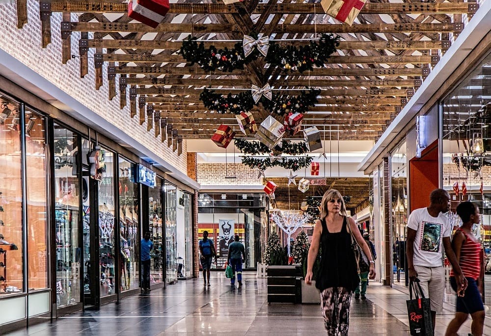 Consumer confidence falls in December amid Omicron fears