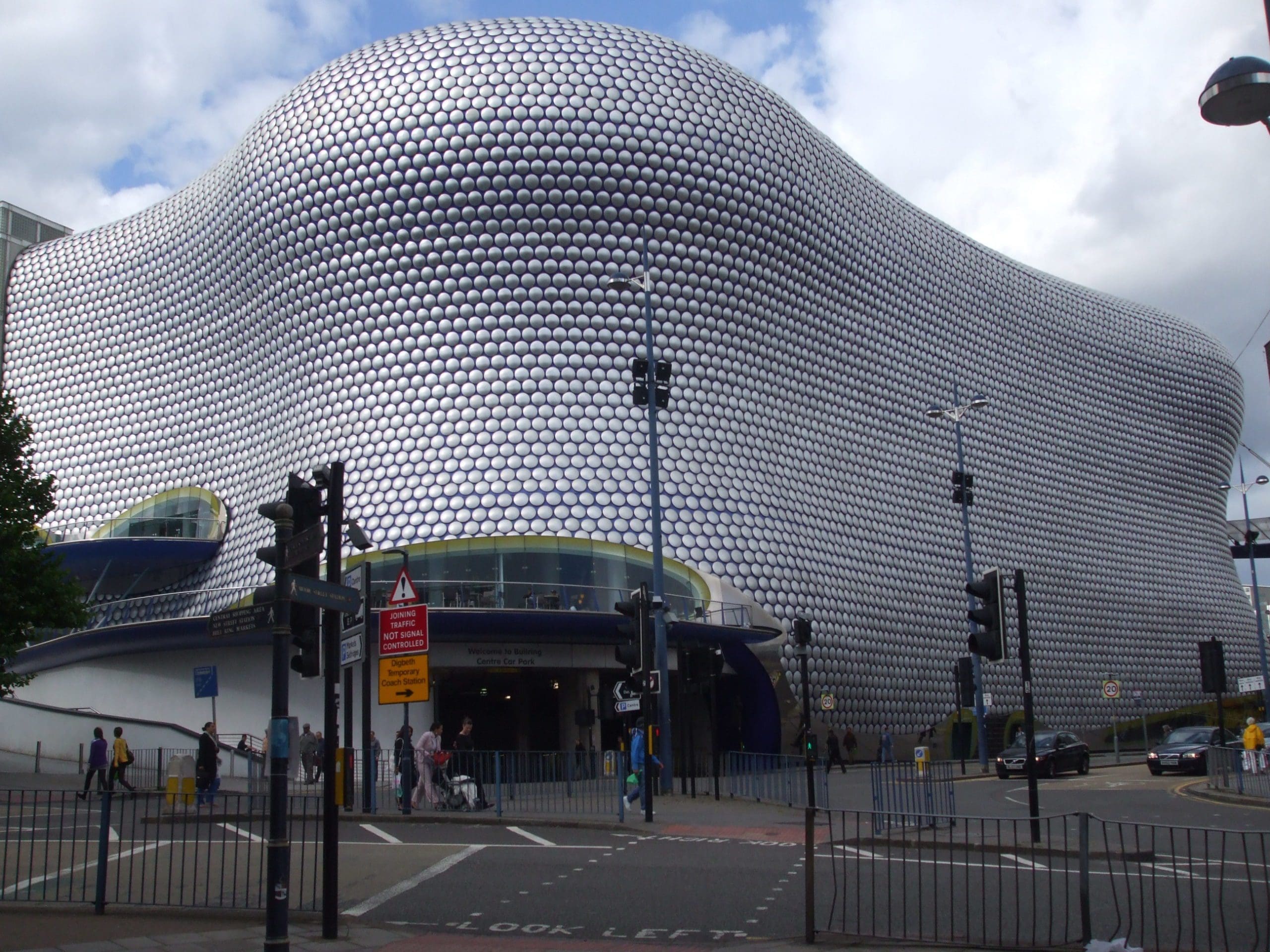 Hammerson profits sink to £534m in full year results