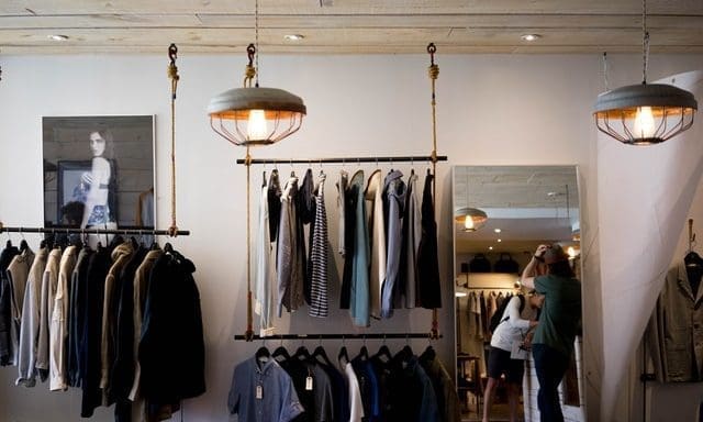 UK weekly retail footfall drops by 1.2%