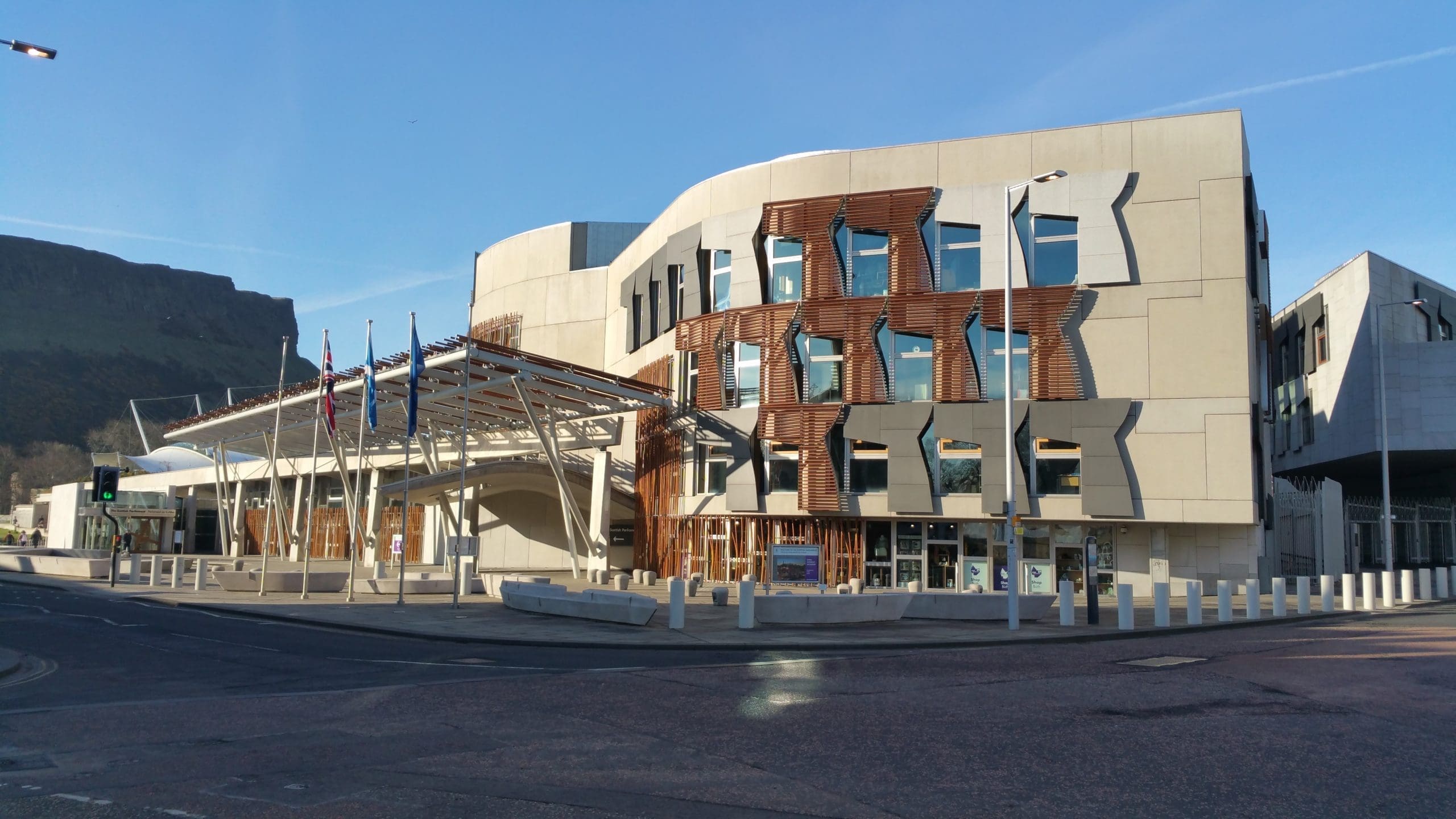 New top-up grants to be given to Scottish retail