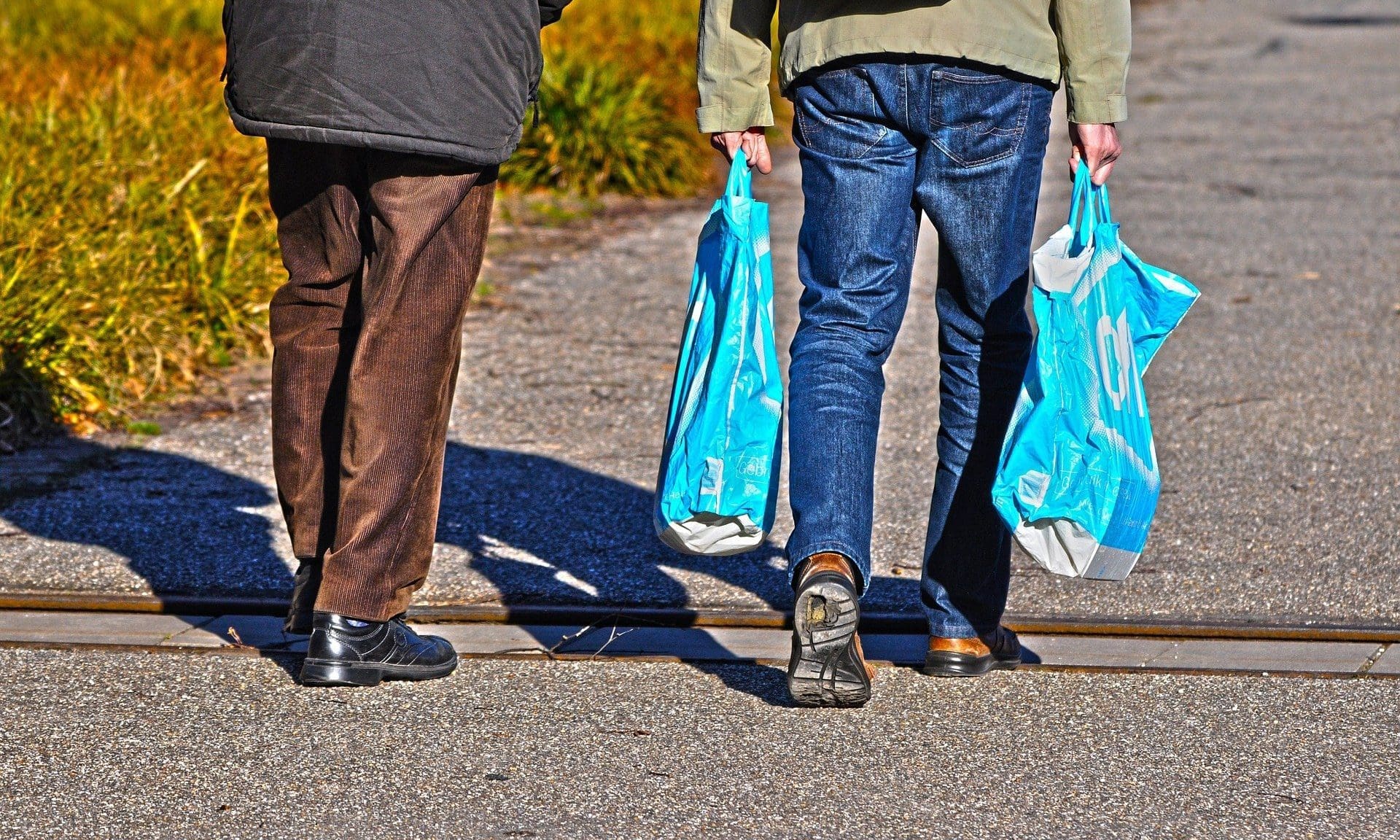 Plastic bag fee to increase to 10p from April