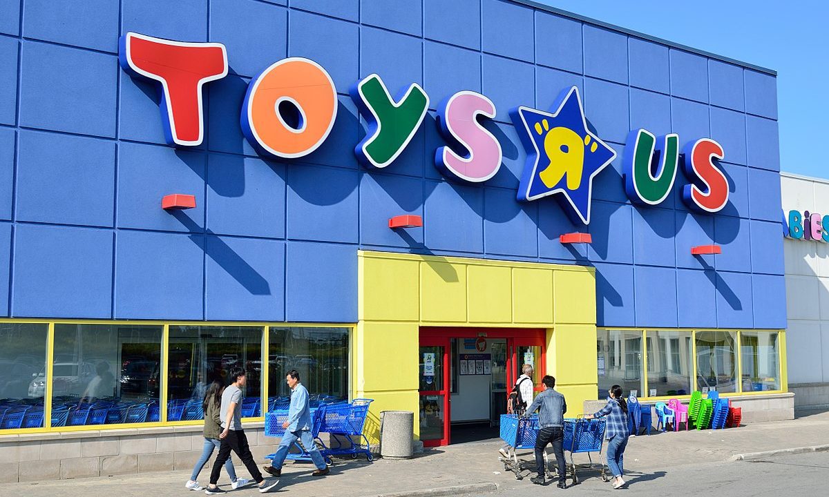 WHSmith to bring Toys R Us back to the UK high street