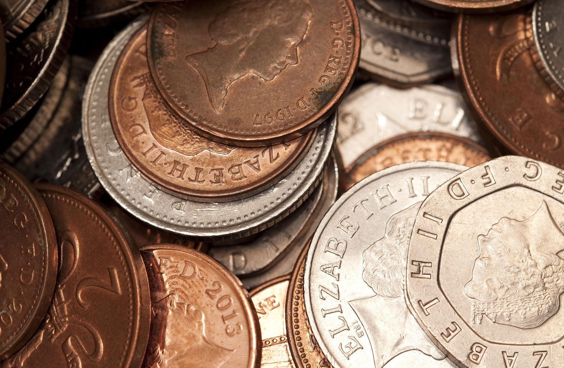 UK inflation rises to 0.7% in March