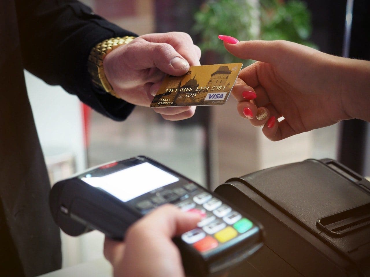 Consumer confidence drops for third straight month