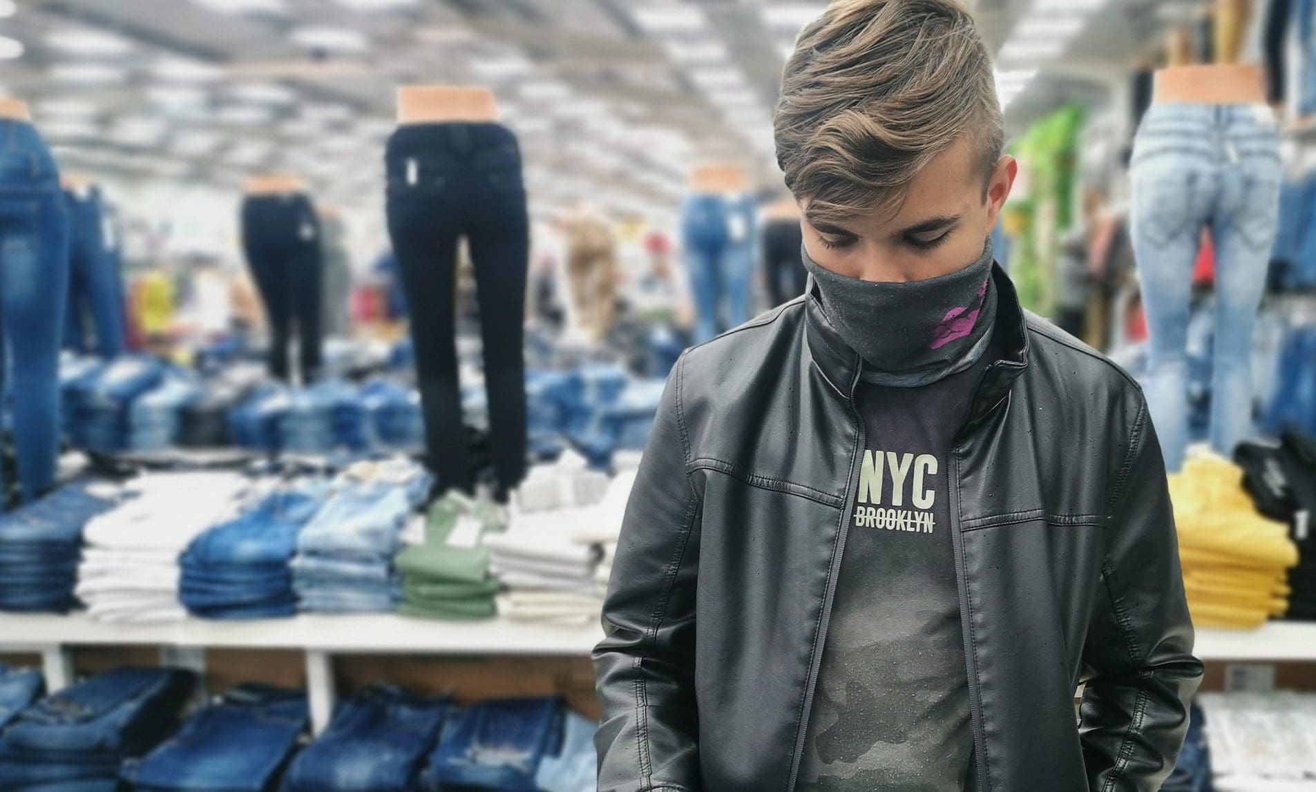 Mandatory face coverings return in shops amid new variant fears