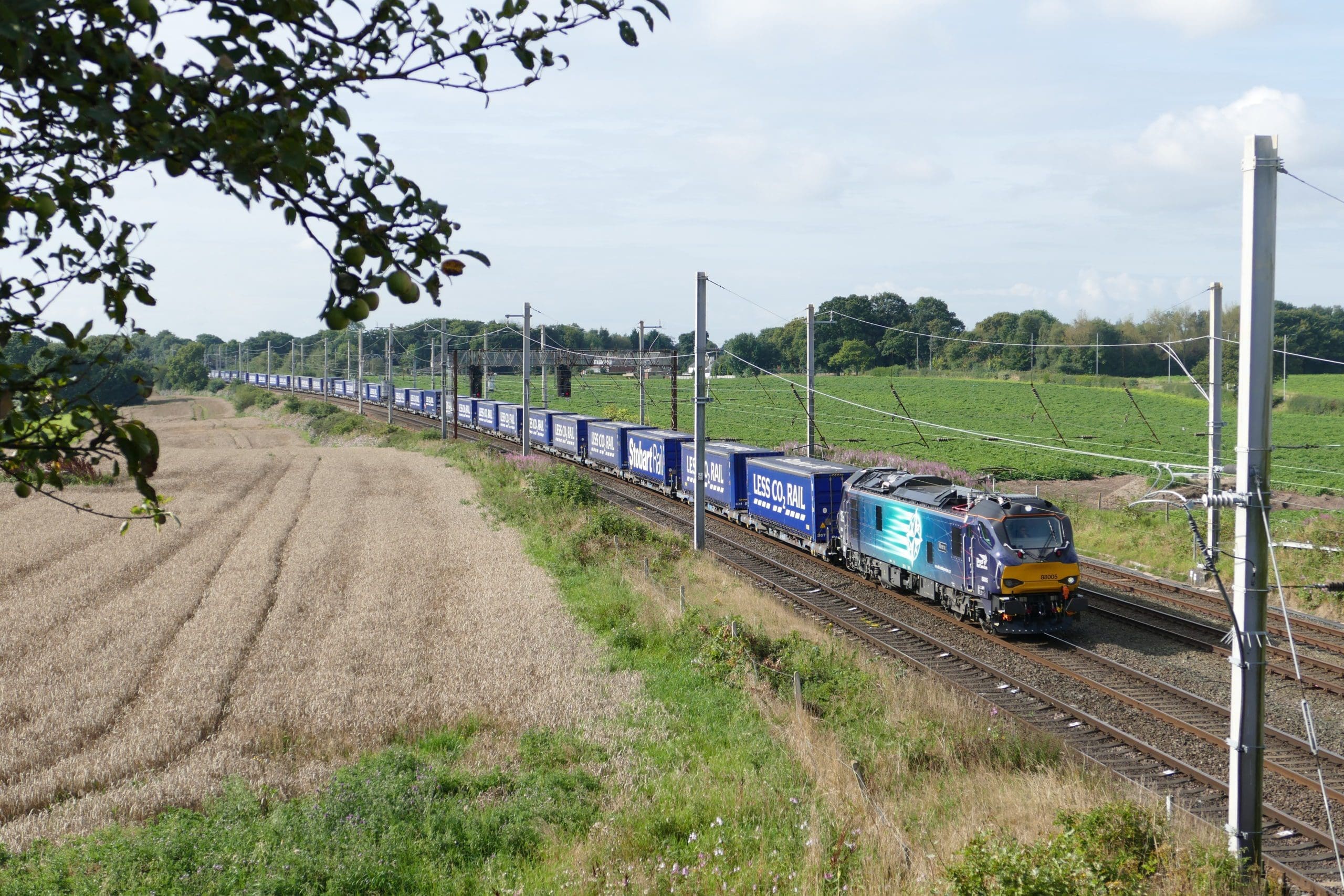 Tesco turns to refrigerated rail service to slash CO2 emissions
