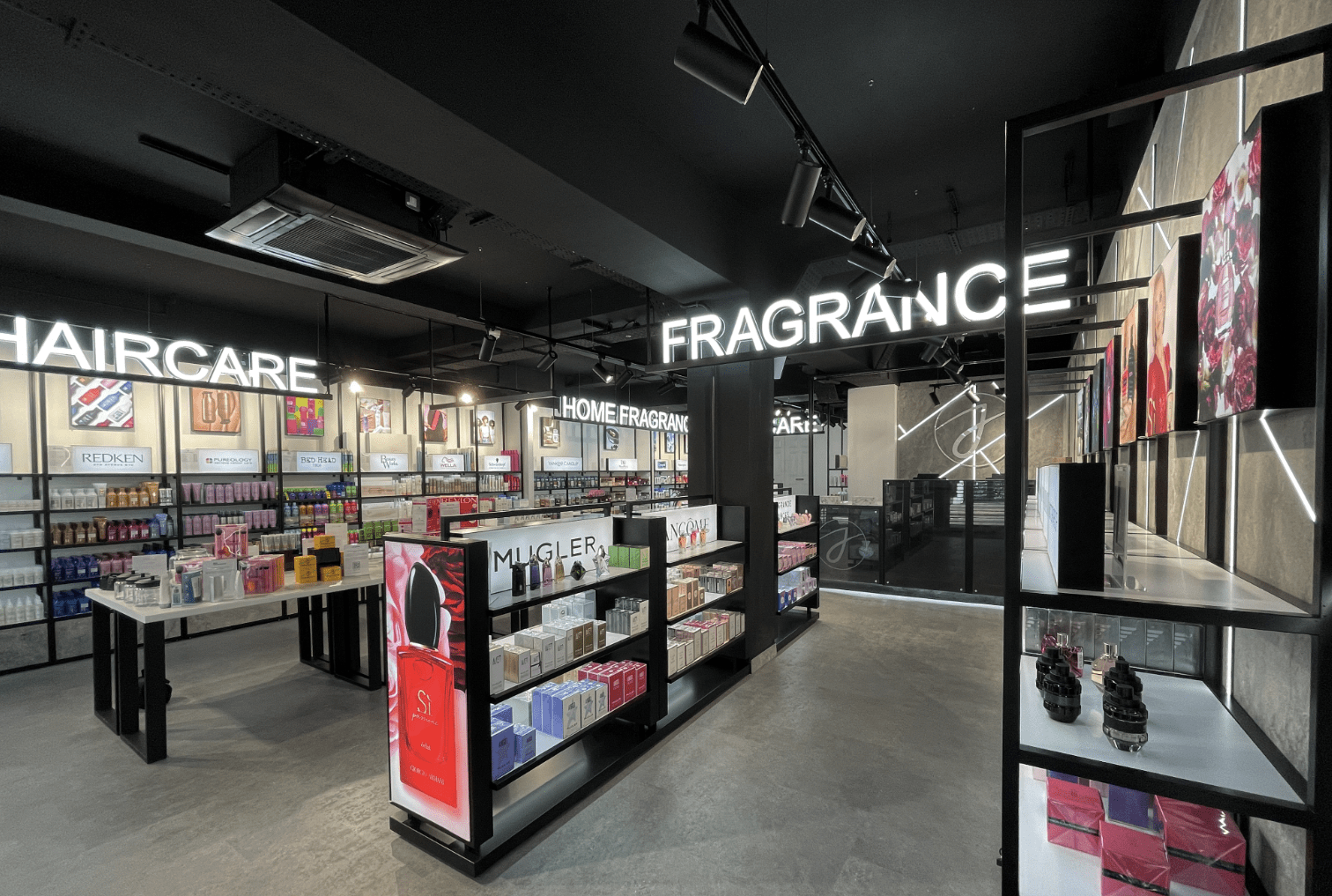 Justmylook debuts first flagship store