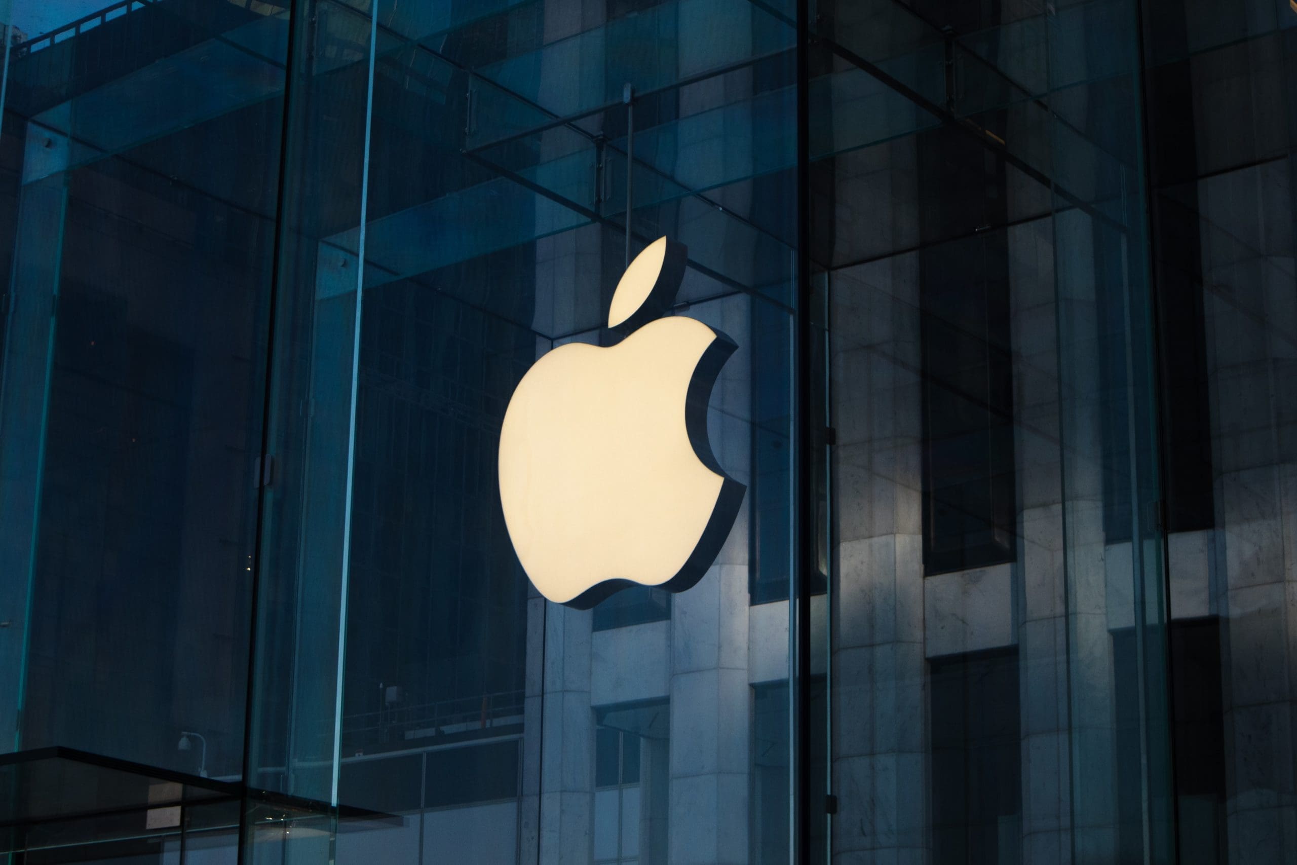 Apple’s UK stores paid only £800k in tax