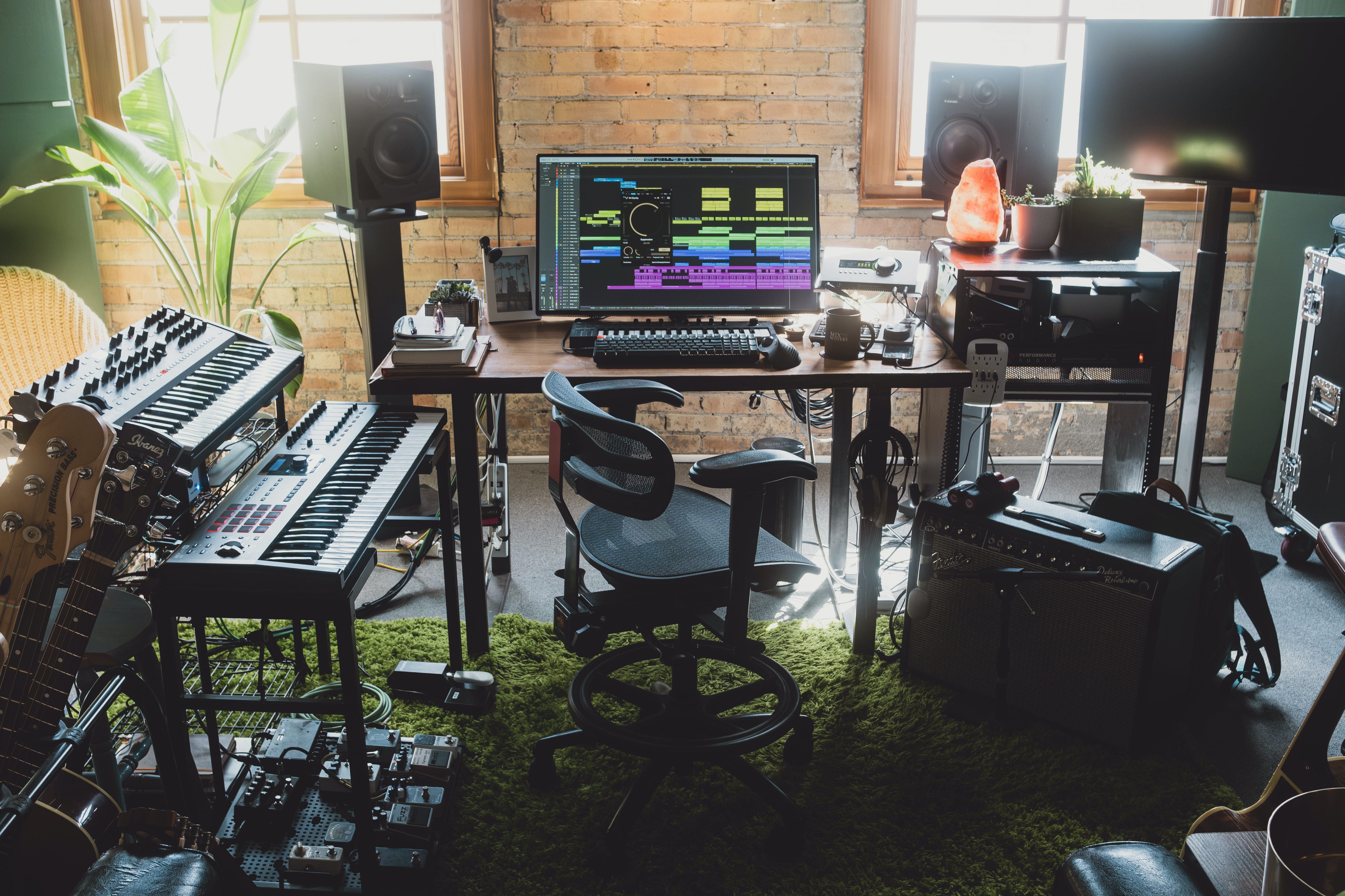 Gear4music falls to £0.4m loss in FY23