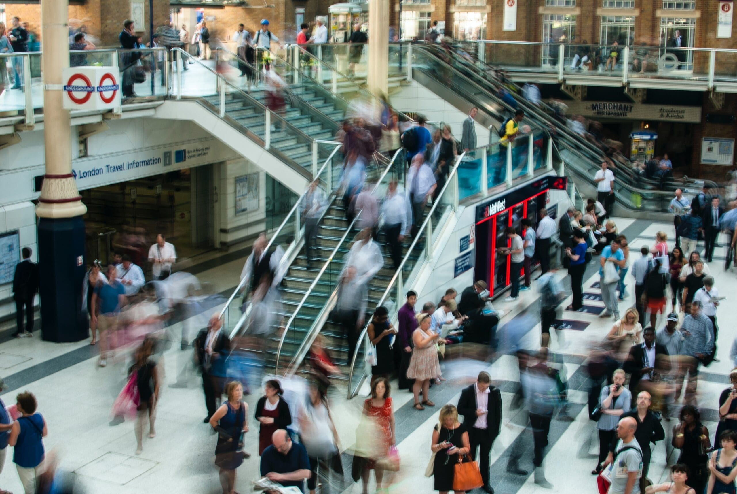 UK economy grows by more than expected 0.7% in Q1