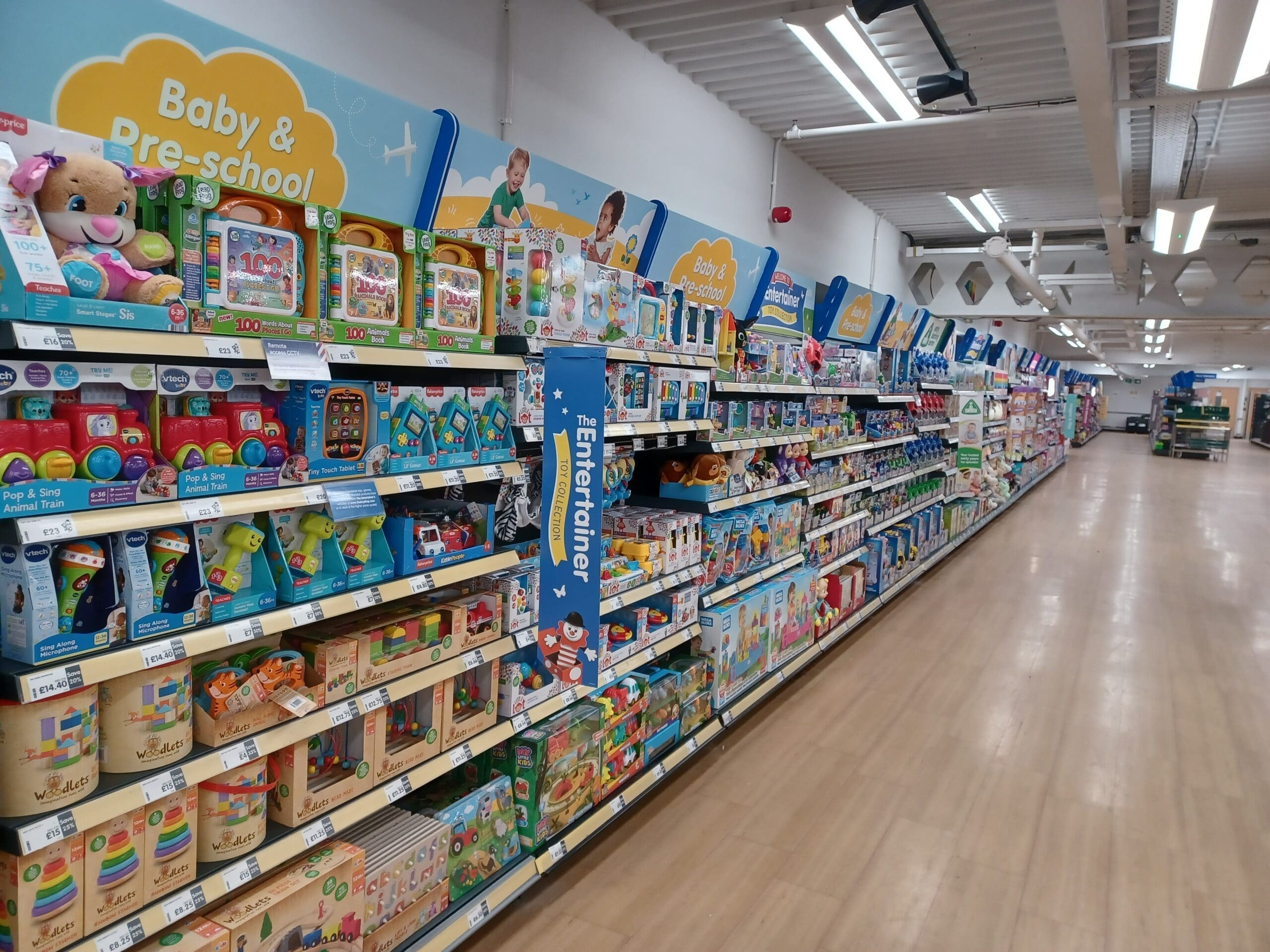 Tesco to give away expiring food items to reach net zero targets