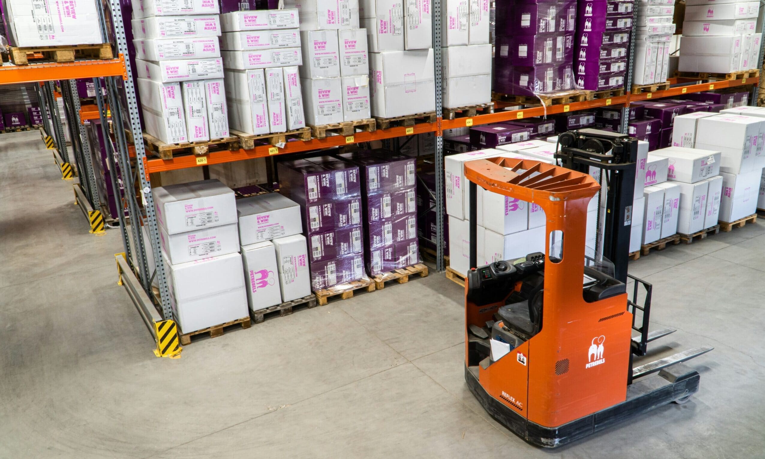 How can retailers effectively manage their inventory?