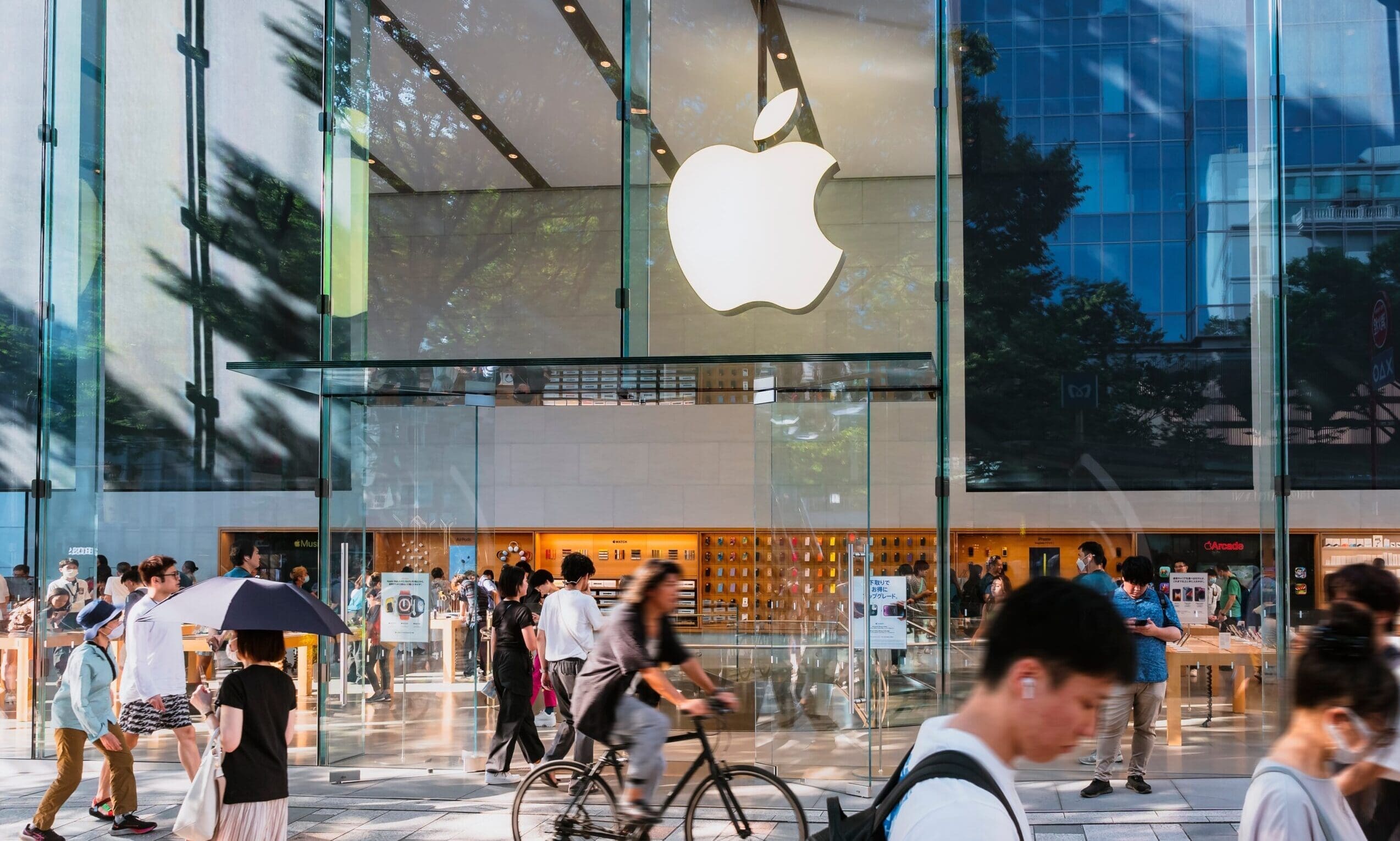 Apple revenues jump 5% to $95bn in Q2