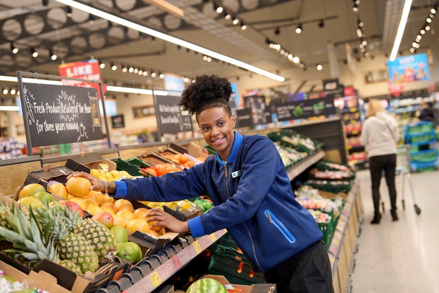 Aldi to increase store assistants’ pay from March