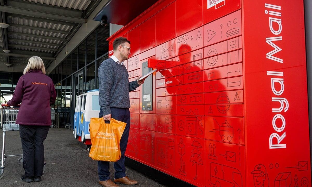 What do supermarkets stand to gain from hosting parcel lockers?