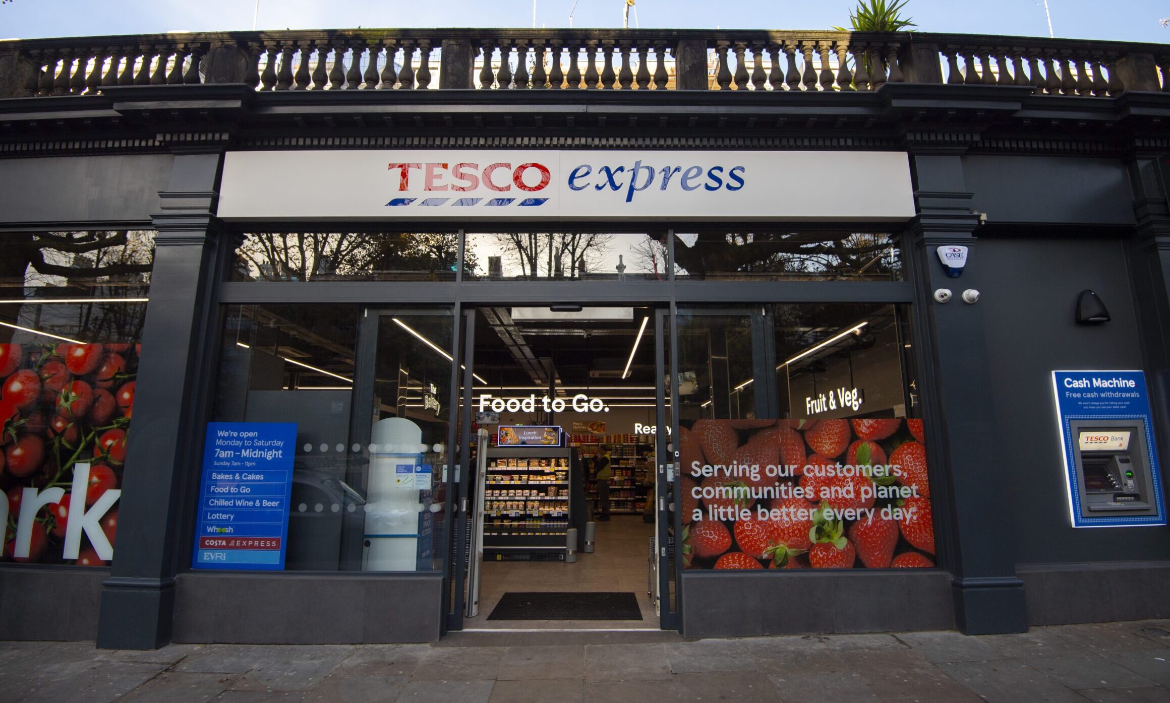 Tesco to hire 28,500 temporary staff for Christmas period