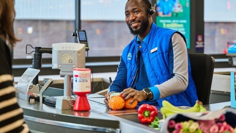 Aldi to raise store assistant starting pay to £13.50