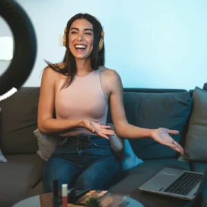Public want influencer ads clearly labelled, ASA research reveals