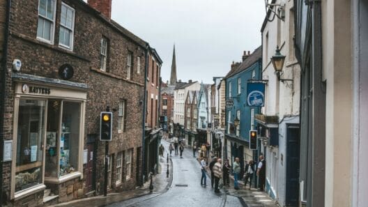 UK retail sales fall 3% as consumer uncertainty halts spending